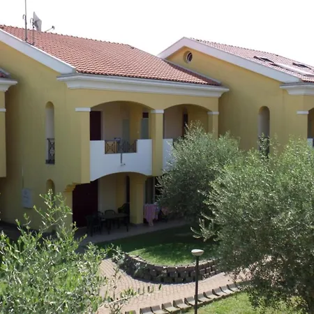 Apartment Three-storey With Shared Pool And Patio