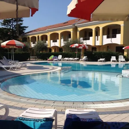 Three-storey With Shared Pool And Patio Apartment Bibione