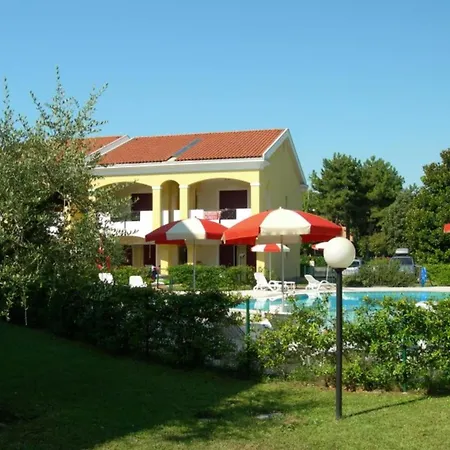 Three-storey With Shared Pool And Patio Bibione