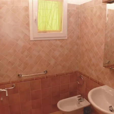 Three-storey With Shared Pool And Patio Apartment *