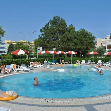 Three-storey With Shared Pool And Patio Apartment Bibione
