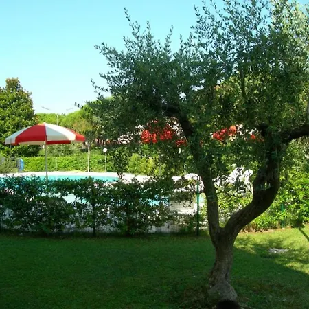 Three-storey With Shared Pool And Patio Apartment *