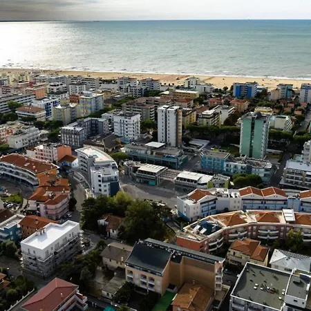 Three-storey With Shared Pool And Patio Apartment Bibione